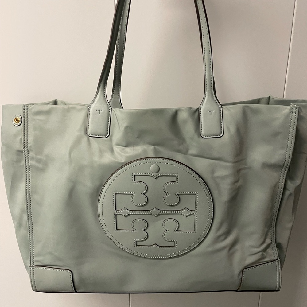 Selling like new Tory Burch Tote